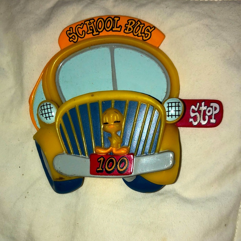 3/$20 or 5 for $25 Bundle Sale❗️ Tweety Bird in School Bus Magnet — CUTE❗️🥰